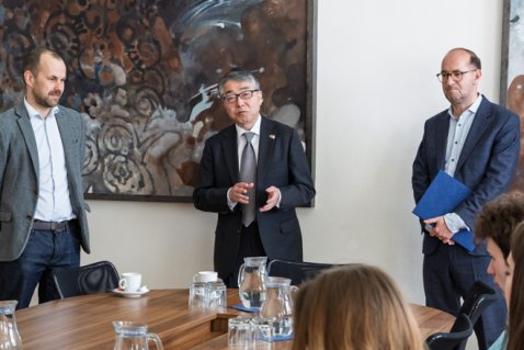 Metropolitan University Prague Receives a Gift of 74 Books on Japan