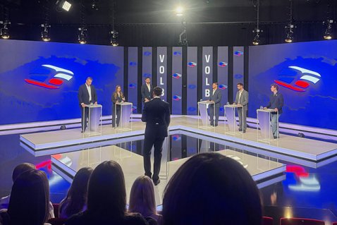 Co divák doma nevidí. Studenti MUP usedli do publika Zuperdebaty na CNN Prima News