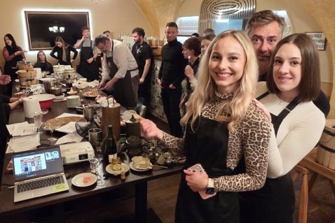 Studenti MUP vyráběli zmrzlinu podle receptů našich předků